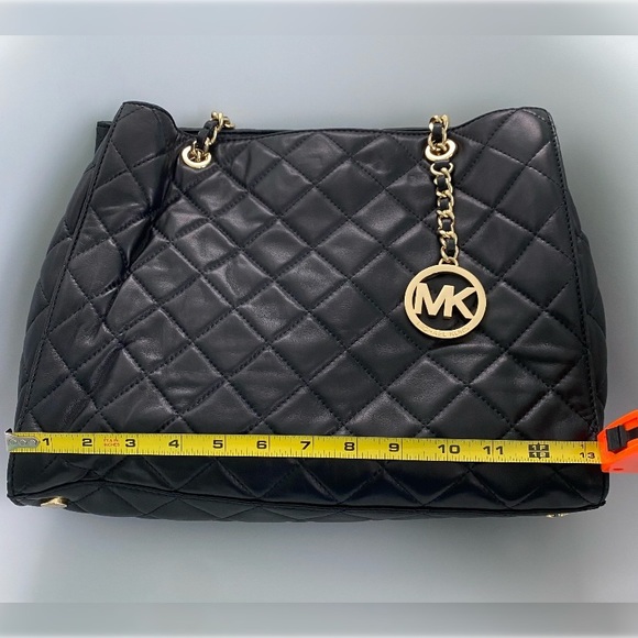 MICHAEL KORS - Susannah Black Leather Quilted Tote - Picture 9 of 10